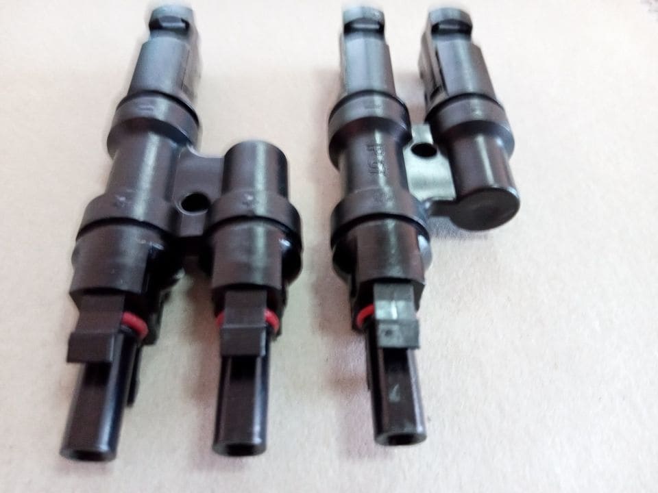 Napelem ikercsatlakozó